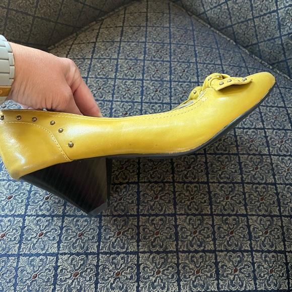 Used yellow Qupid kitten heels. Size 9. - Picture 5 of 5